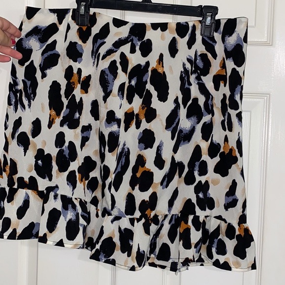 Beautiful skirt - Picture 3 of 3